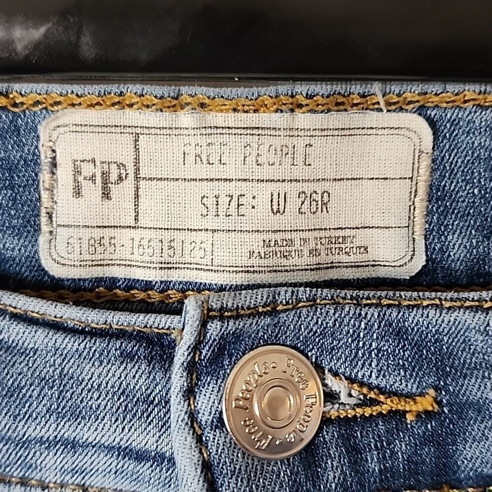 Free People Size 26R Busted Knee Skinny Jean Mid Rise Distressed Boho Blue - Picture 4 of 7